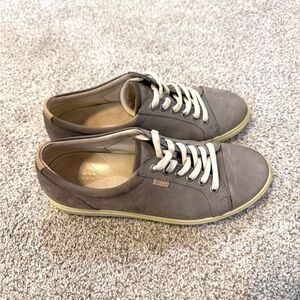 Ecco Women’s Gray Casual Lace Up Nubuck Suede Soft Leather Sneakers Size 8 EU 39
